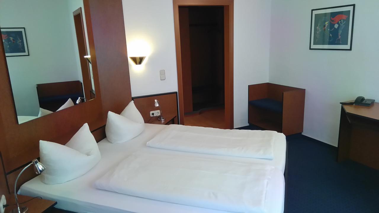 Hotel Loewensteiner Hof Haus Am Neuplatz Wertheim Extérieur photo