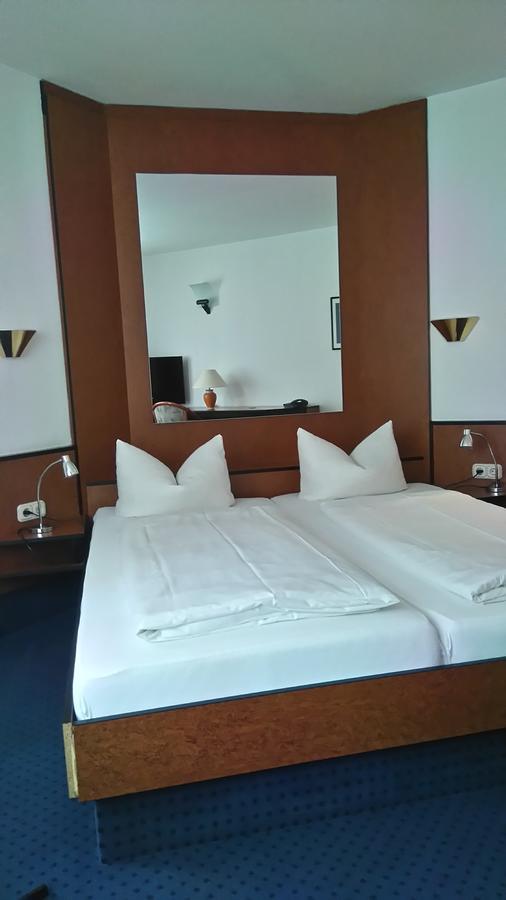 Hotel Loewensteiner Hof Haus Am Neuplatz Wertheim Extérieur photo