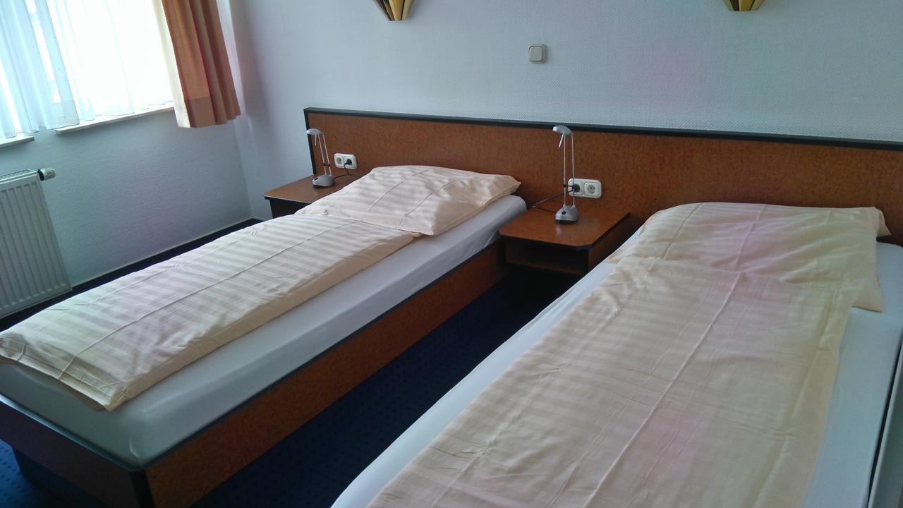 Hotel Loewensteiner Hof Haus Am Neuplatz Wertheim Extérieur photo