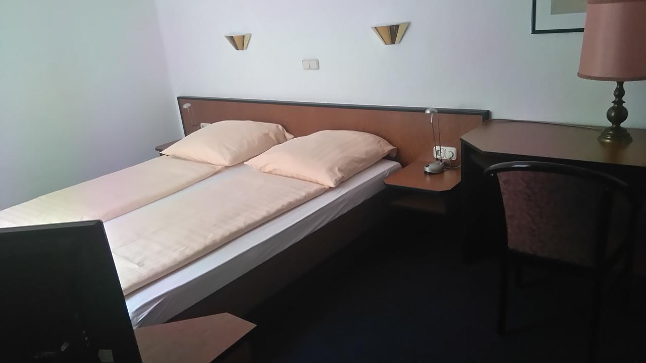 Hotel Loewensteiner Hof Haus Am Neuplatz Wertheim Extérieur photo